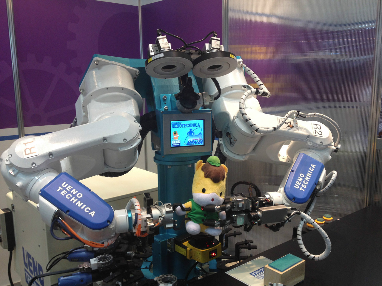 【開発事例】ツインアームロボット「ケンタ君」